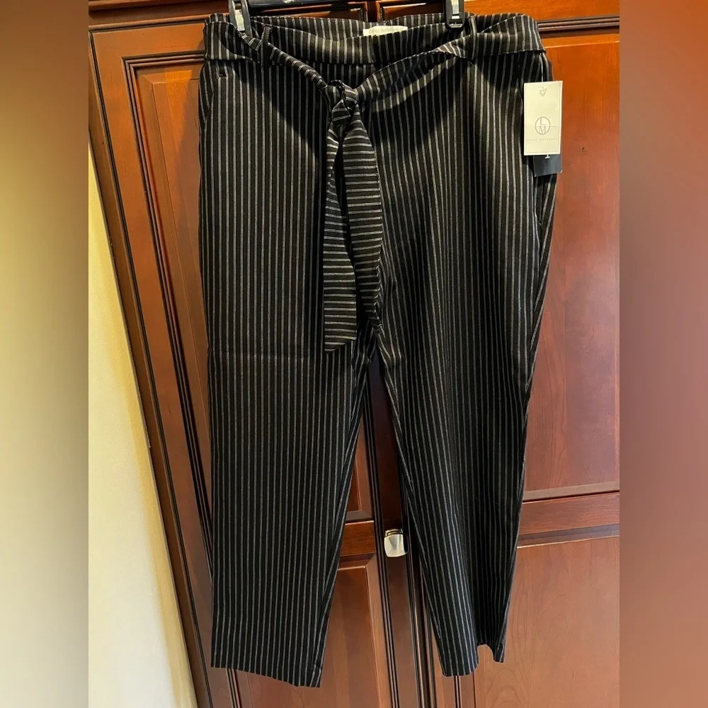 NWT Linda Matthews Black/White Pinstripe Stretch Pants w/Tie Belt - 16